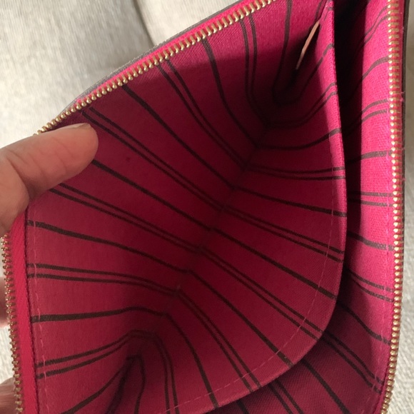 ❤️SOLD❤️Louis Vuitton pouchette - Picture 3 of 7